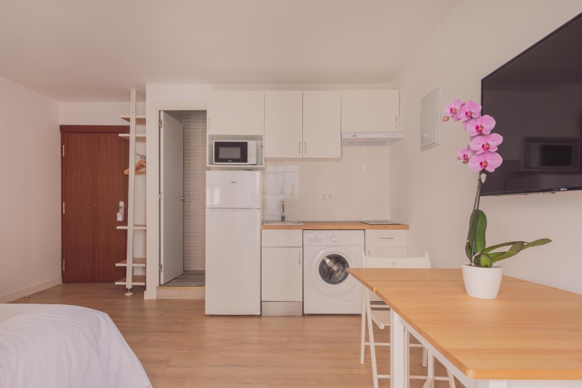 Wood 3 Apartment *