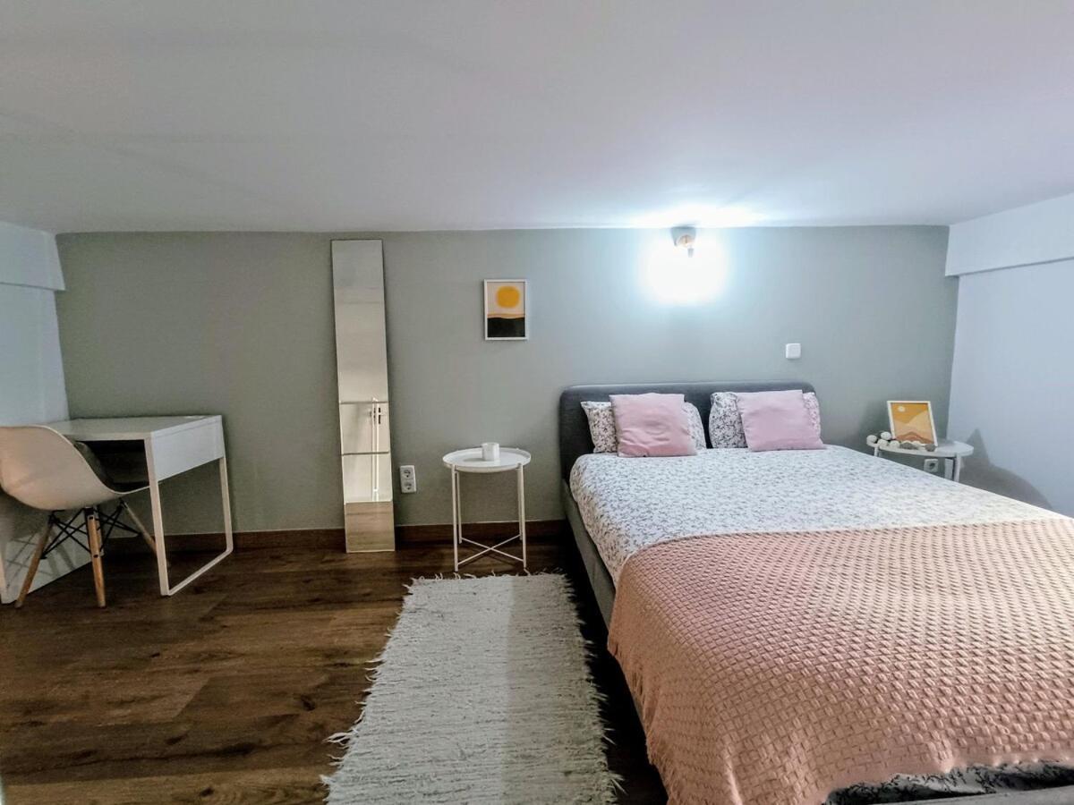 Apartamento Cute Loft, 6 Metro Stops From Downtown, Ac & Wifi *