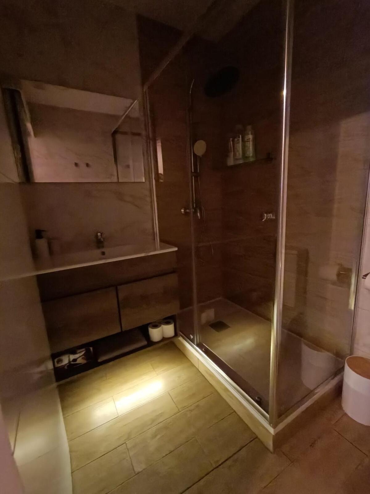 Cute Loft, 6 Metro Stops From Downtown, Ac & Wifi Apartamento *