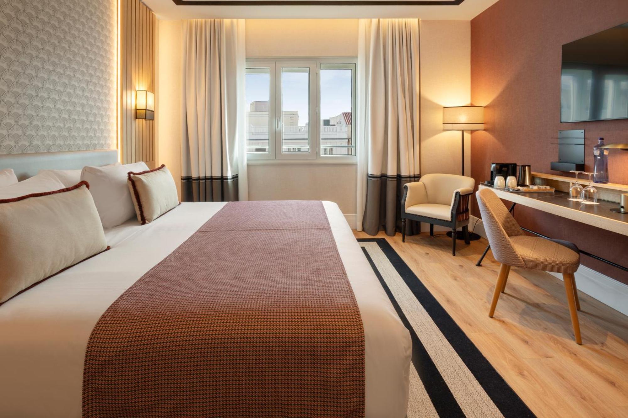 Hotel Catalonia Plaza Espana & 4*