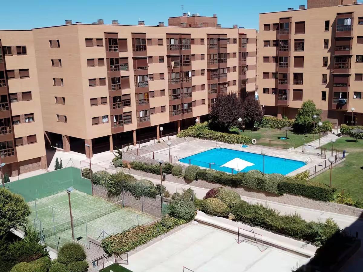 Wanda Deyanira, 114 Apartment *