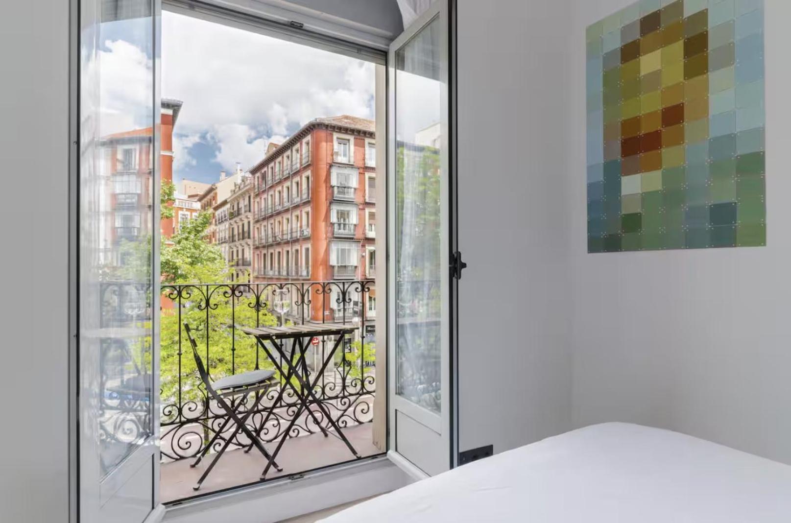 Luz Y Diseno En Malasana, Piso Centrico Y Nuevo