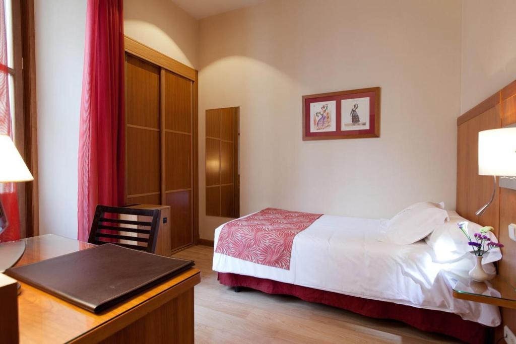 Ateneo Puerta Del Sol Madri