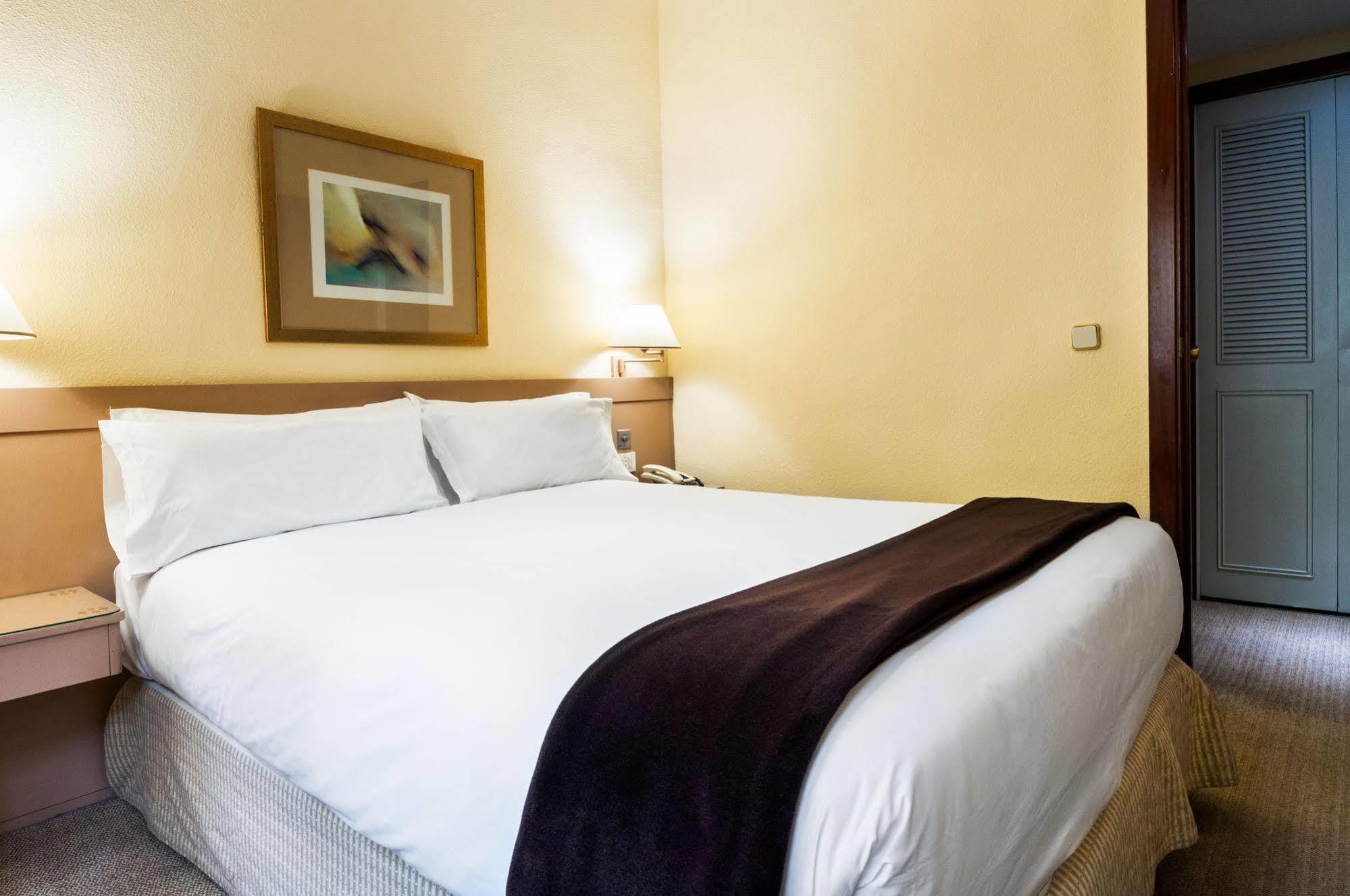 Lejlighedshotel Espahotel Plaza Basilica 3*