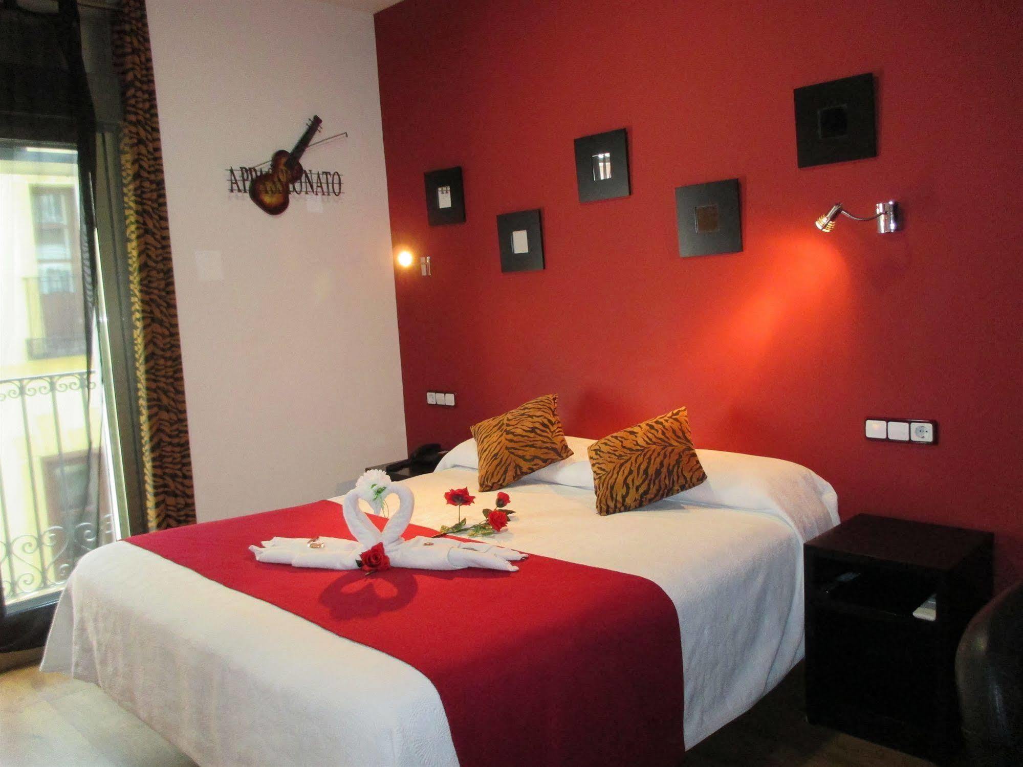Madrid City Rooms 2*