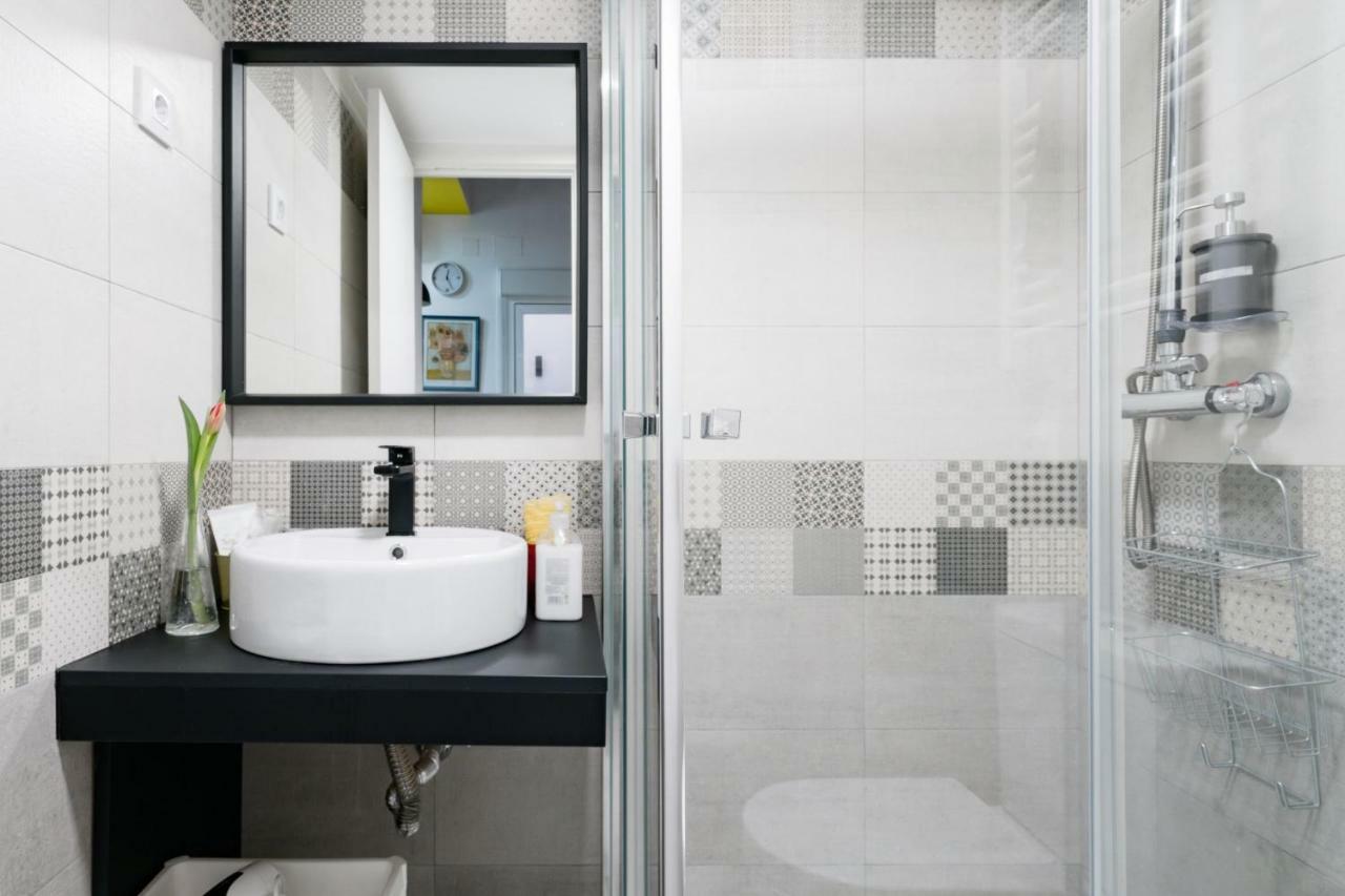 Apartamento En Calle Provisiones - Lavapies * Madrid