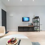 Edsam Madrid Apartments Black