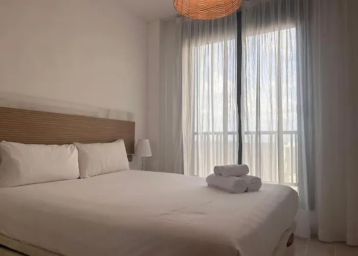 Beautiful Apartment With Pool And Padel - Belfast