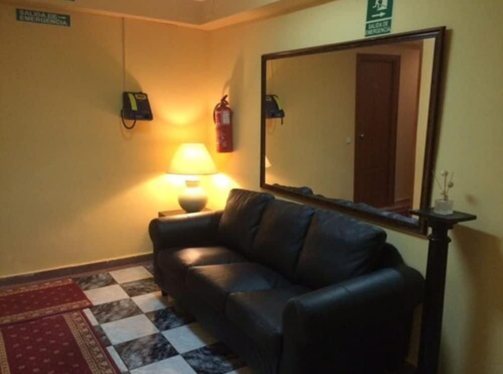 Aeropuerto Casa de hóspedes 3*