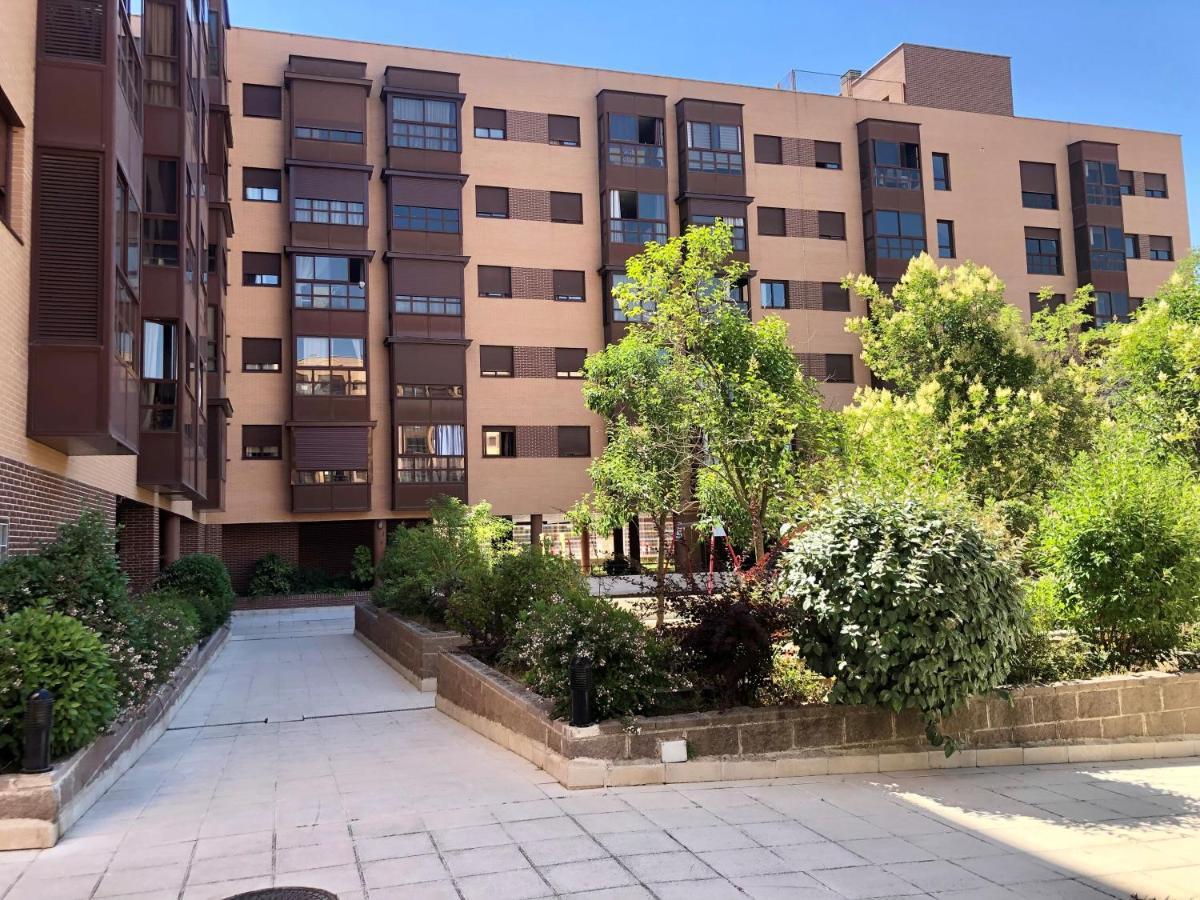 Wanda Ifema Con Parking Y Piscina Apartment Madrid