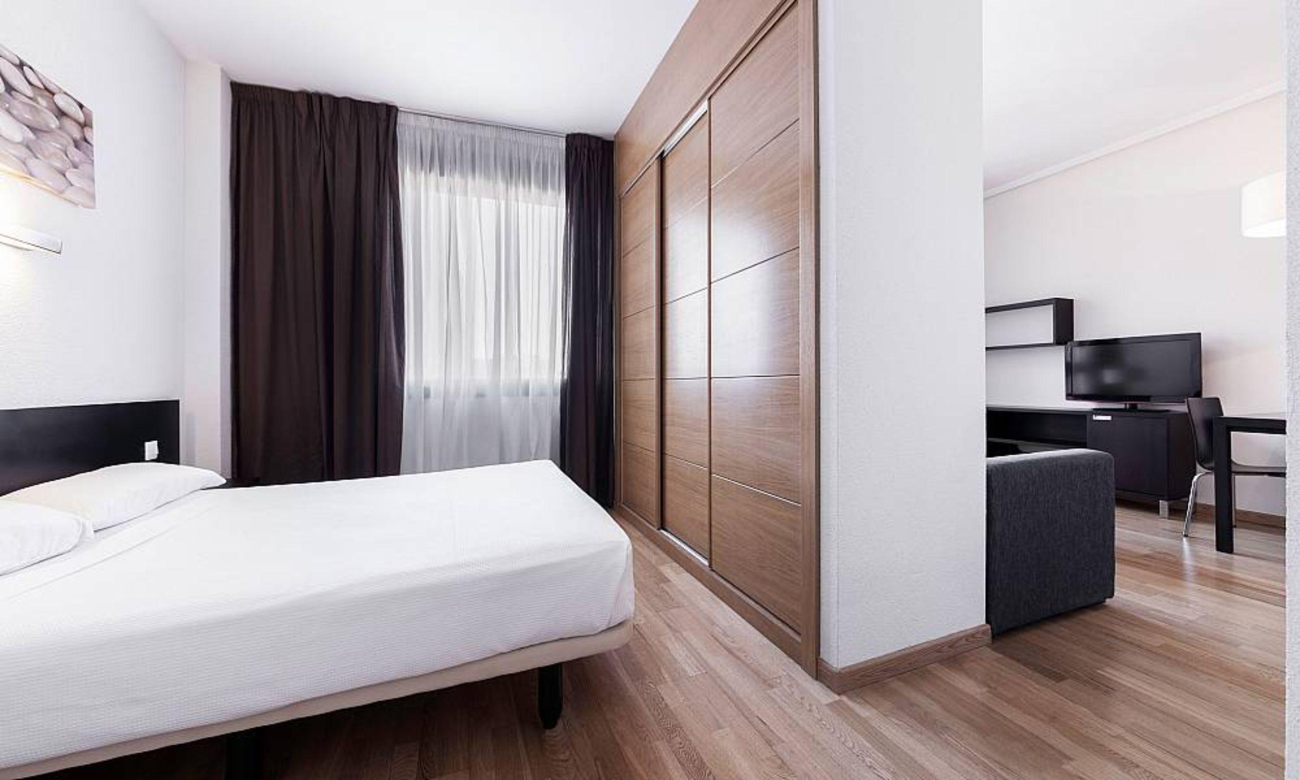 Aparthotel Compostela 3*