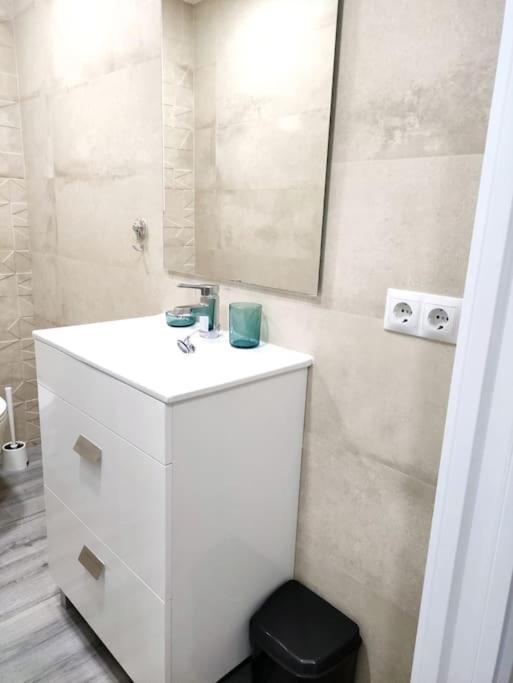 Acogedor Familiar En Area Residencial * Madrid
