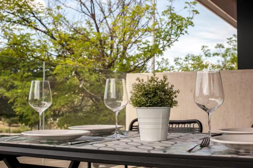 Moderno Y Lujoso Apartamento En Urbanizacion Privada Con Terraza De Diseno En Valdebebas / Ciudad Deportiva Real / Feria De