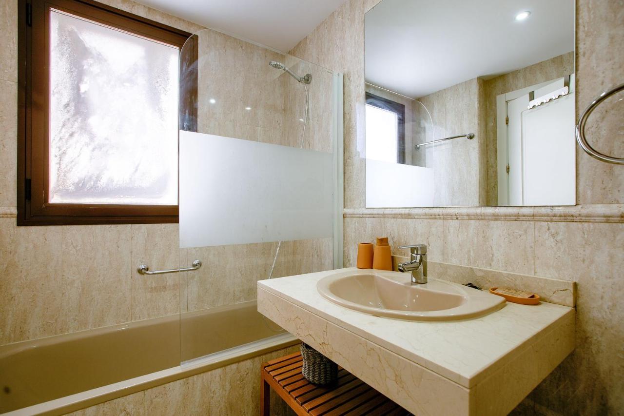 Charming Airport Apartment