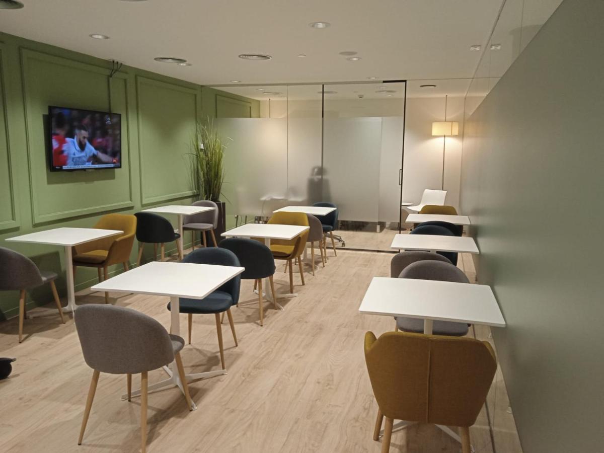 Hotel Hellosky Air Madri