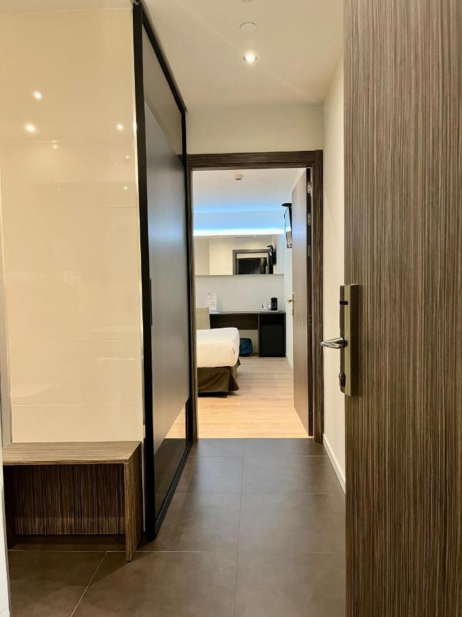 Hotel Hellosky Air Madri