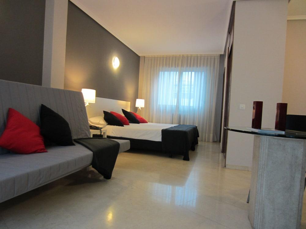 Aparthotel Sercotel Togumar 3*