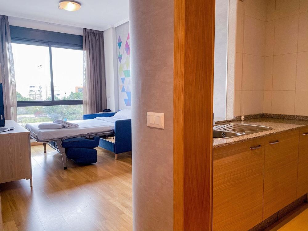 Aparthotel Compostela 3*