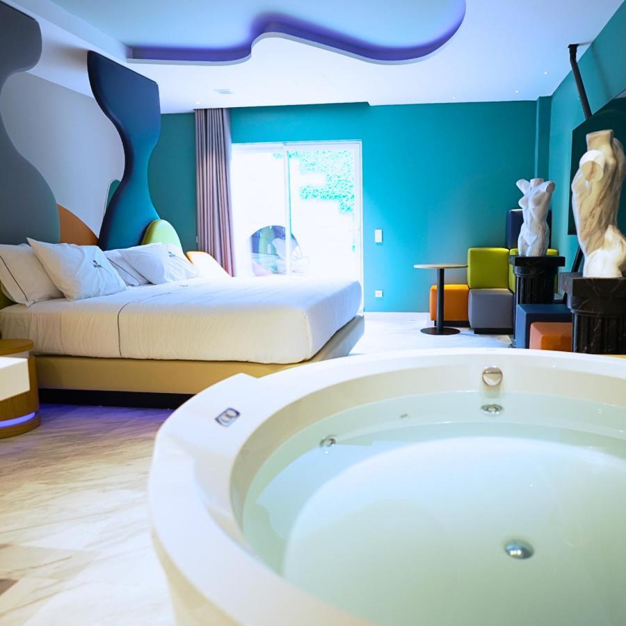 Love hotel Avenue - Lovely Madrid