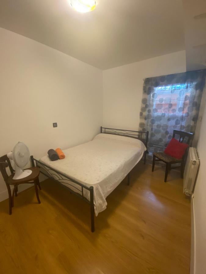Chamartin De Frente A 4 Torres Homestay *
