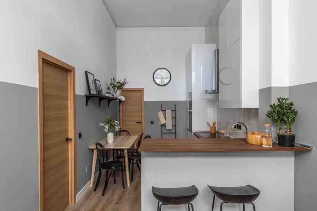 Precioso Estudio Compartido A 10 Minutos Del Aeropuerto Bed & Breakfast