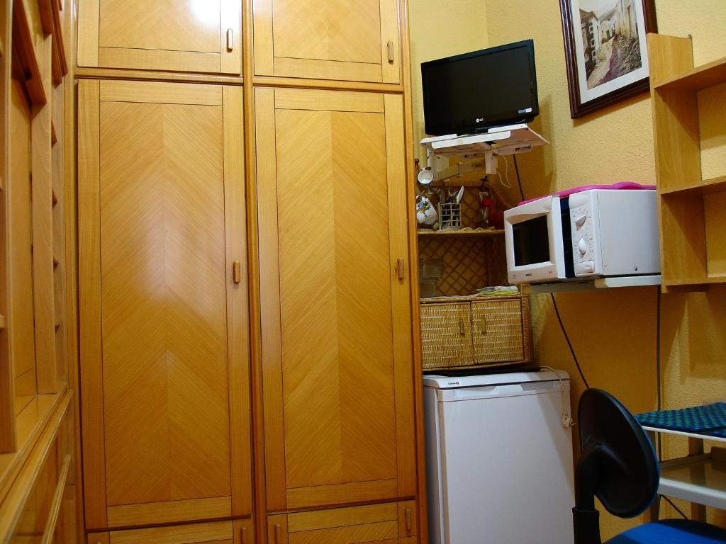 Casa De Hu\u00e9spedes Lourdes * Madrid