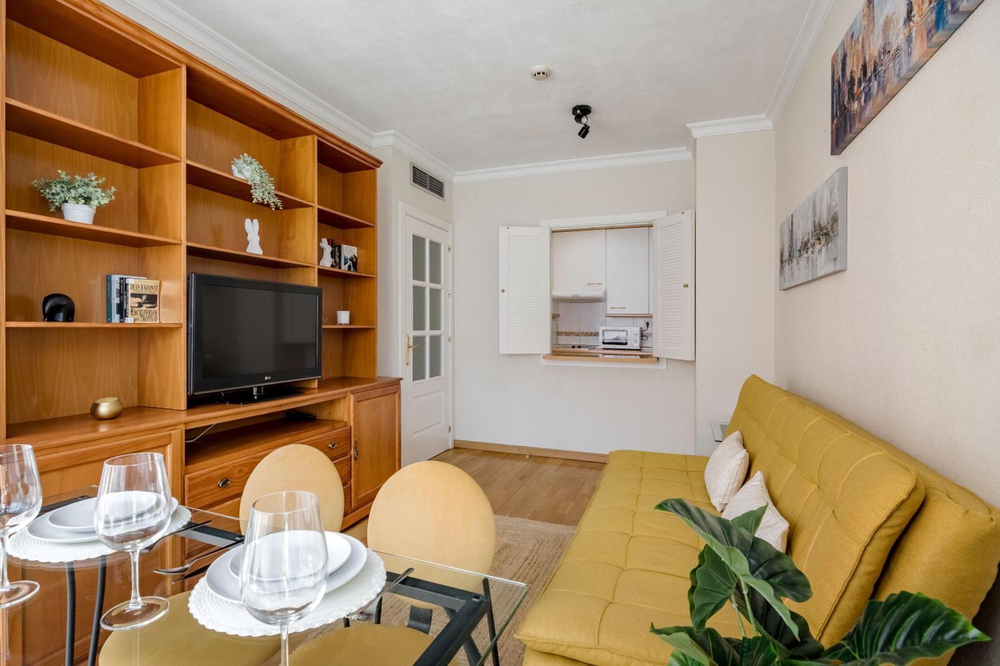 Apartment Charming Airport V *