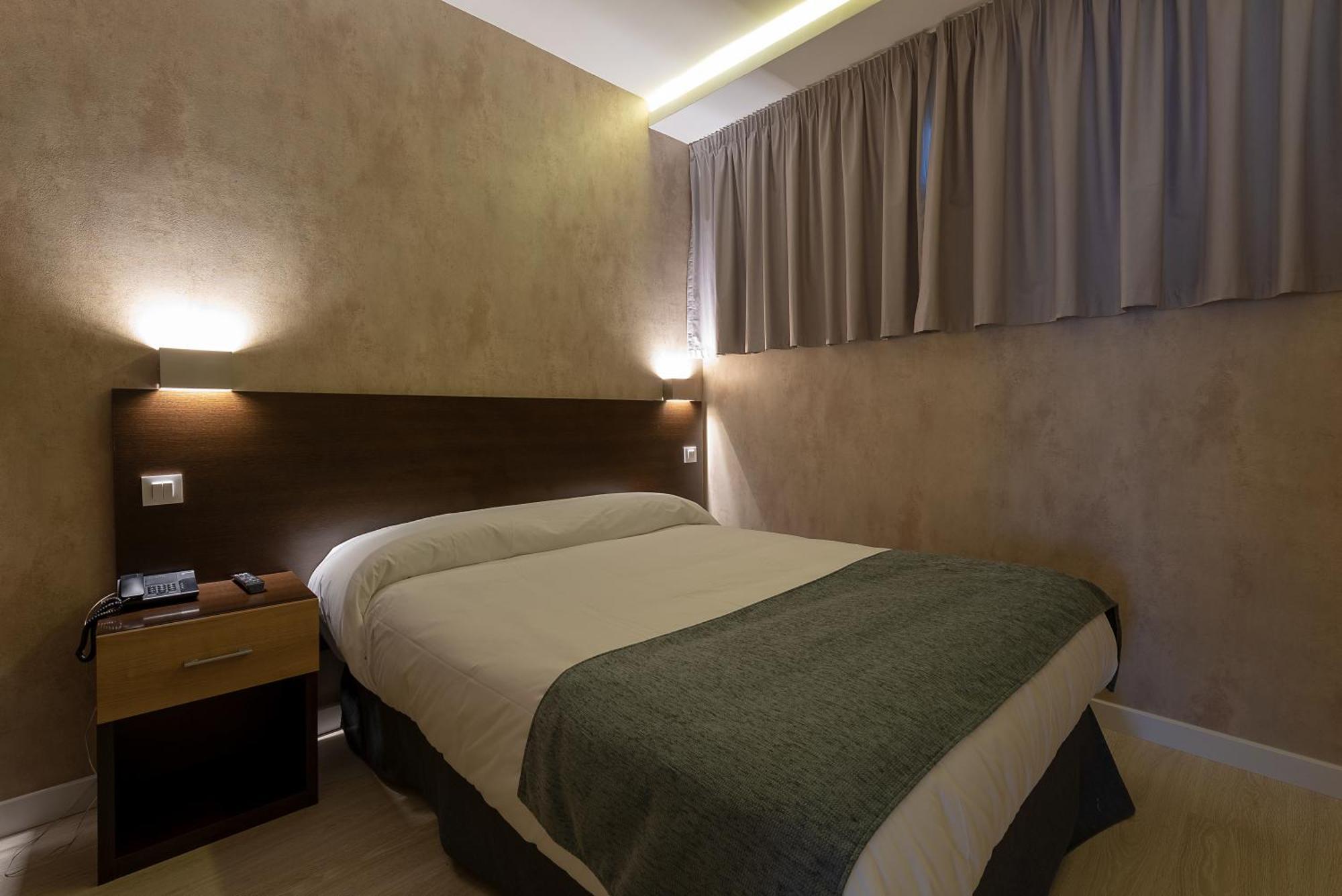Recoletos Aparthotel 3*