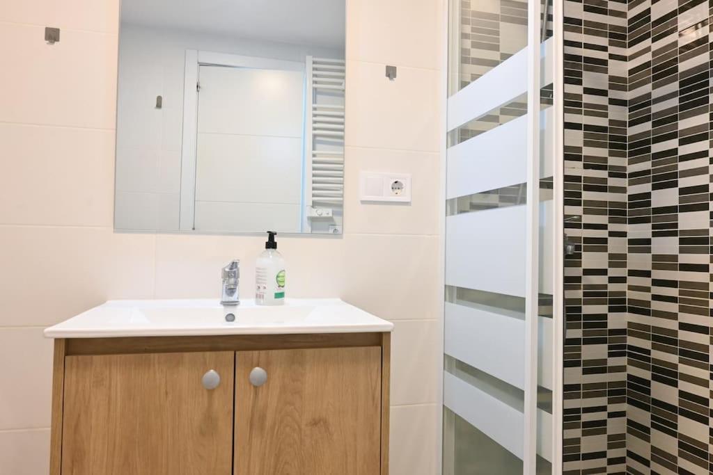 For Acogedor Temporal De Un En Chamartin Mma322b Apartment *