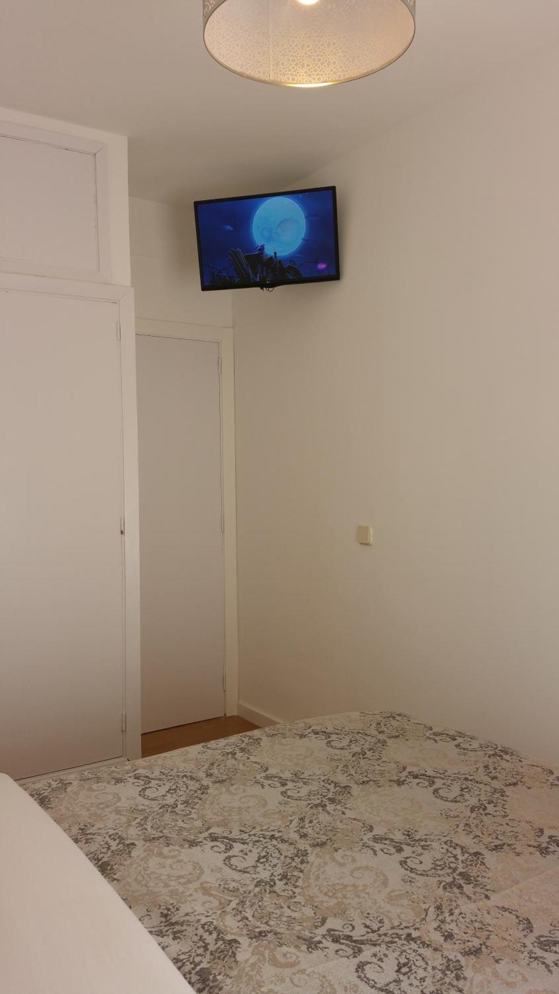 Plaza Apartment *