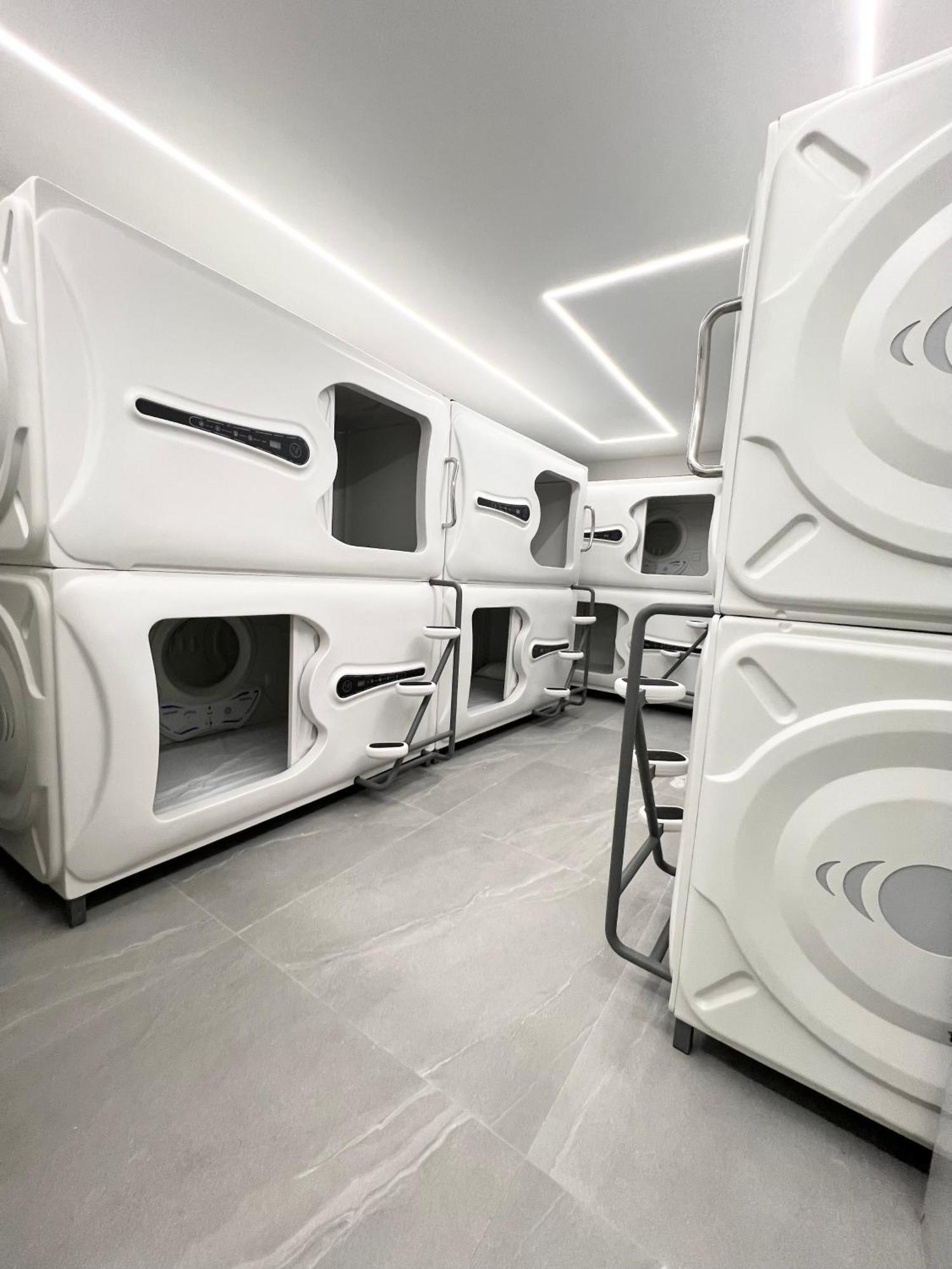 Hostel Space Capsule Madrid