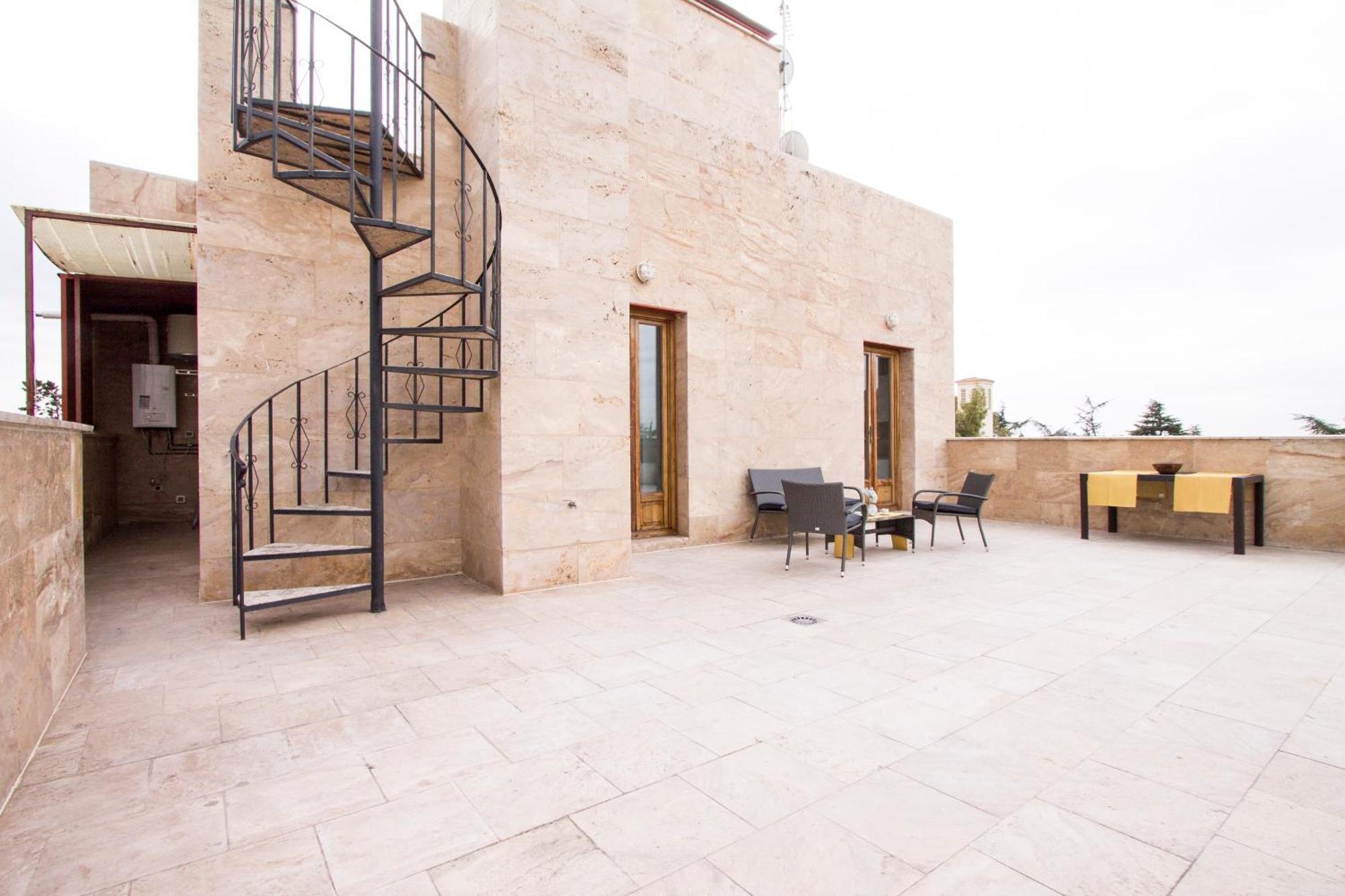 Villablino Arturo Soria Apartment *