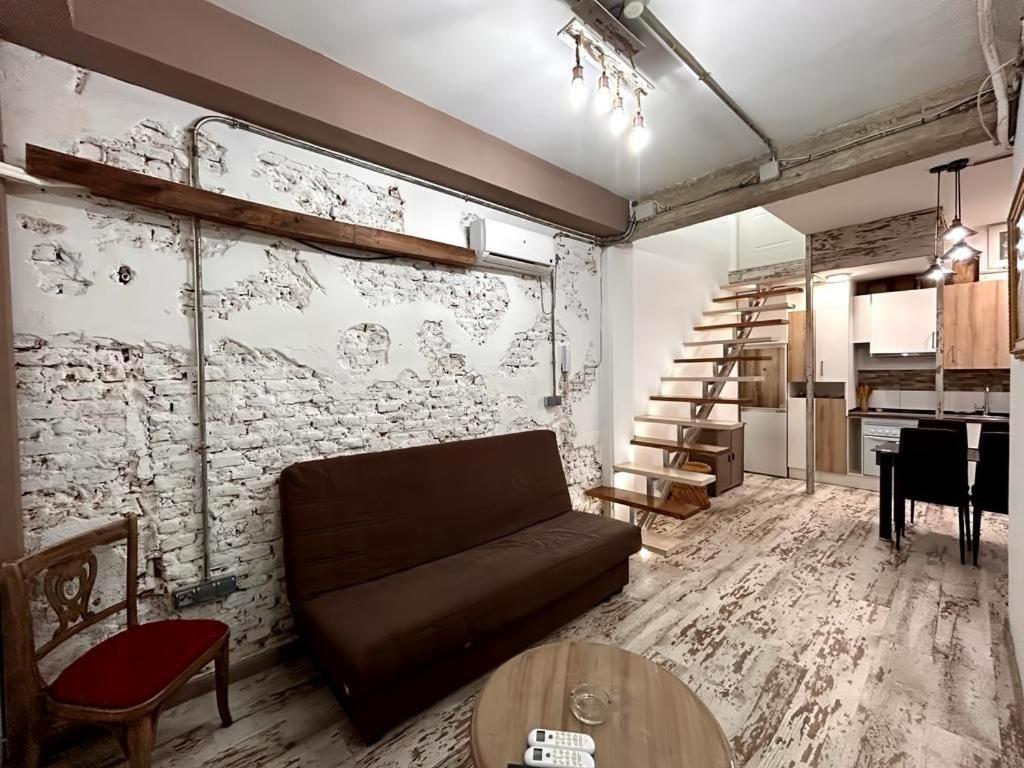 And Quiet Flat In Madrid