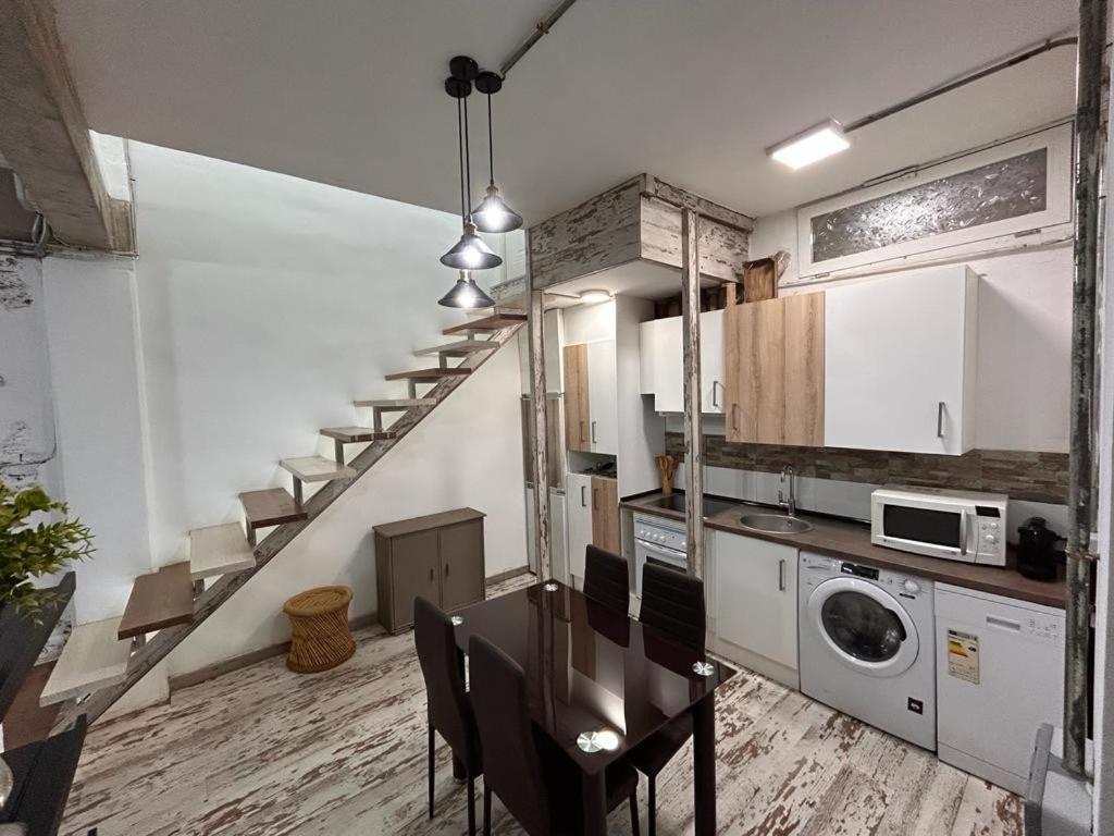 And Quiet Flat In Apartment *