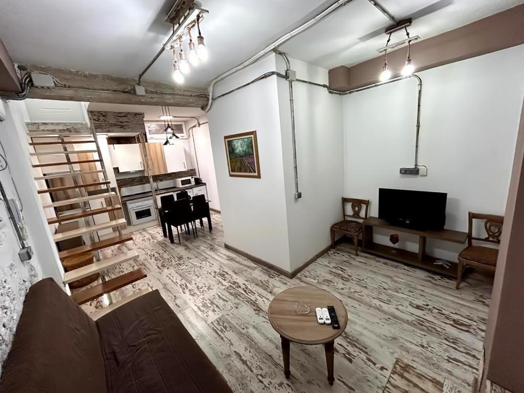 And Quiet Flat In Madrid