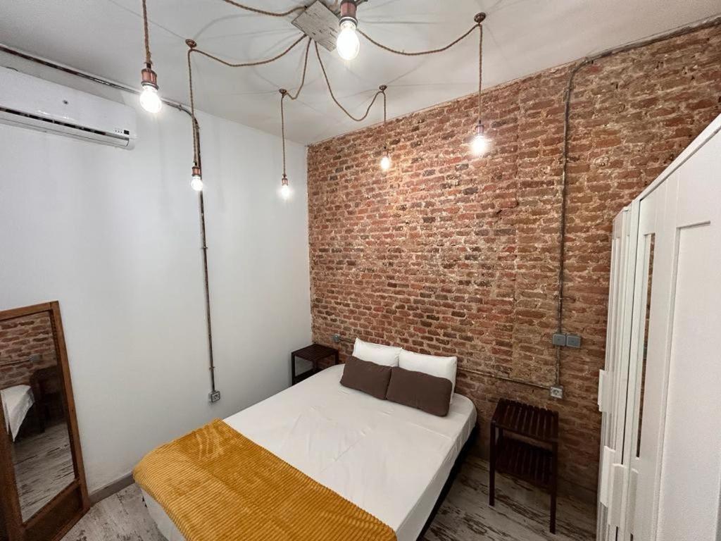 And Quiet Flat In * Madrid