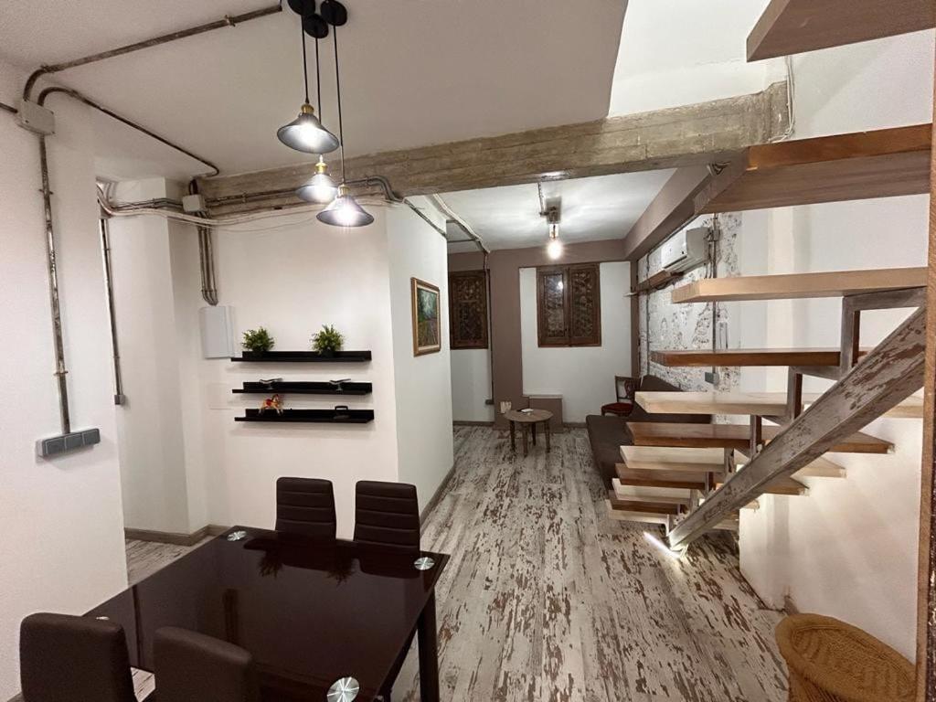 And Quiet Flat In
