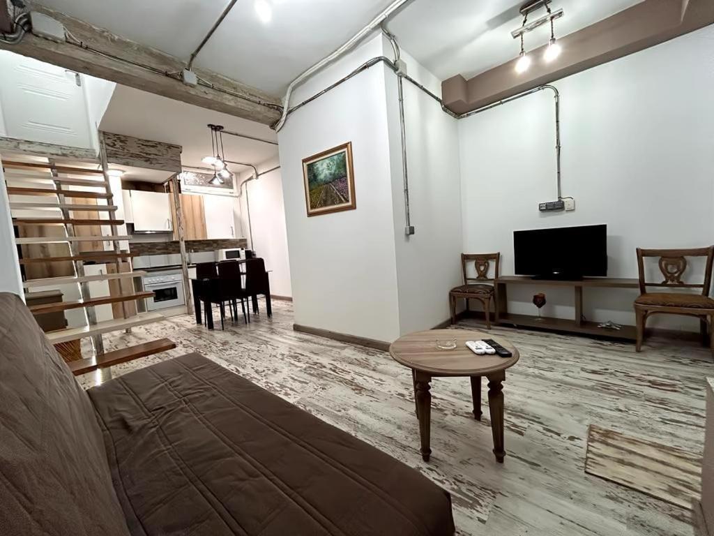 And Quiet Flat In Madrid