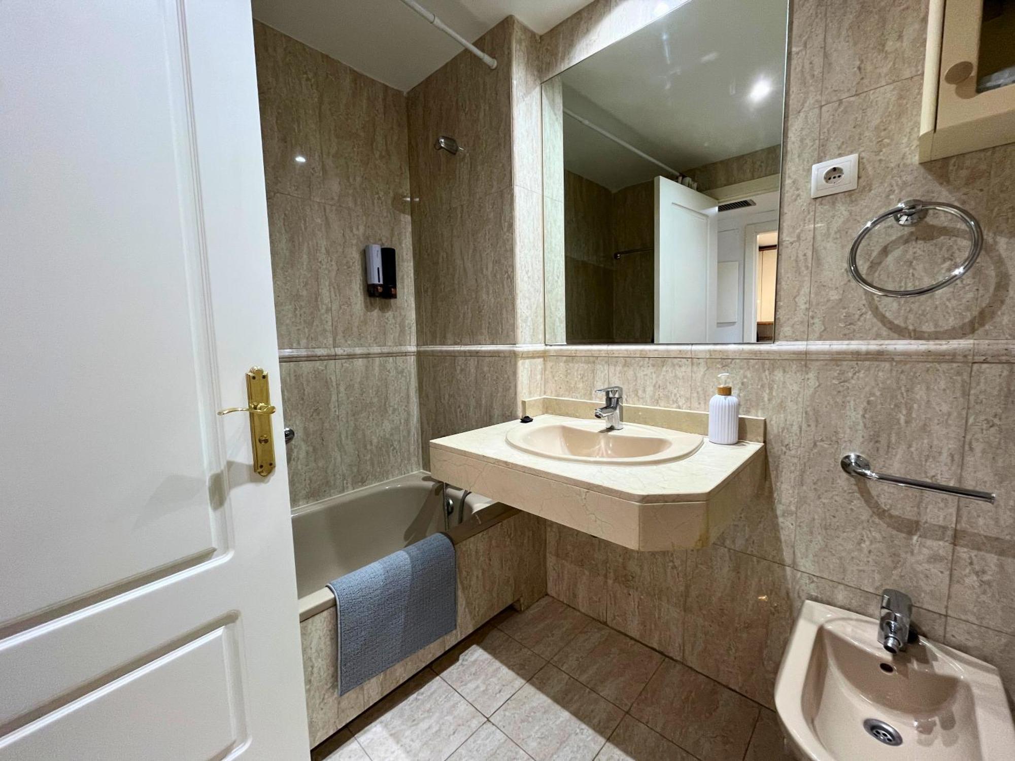 Jc Suites, Airport