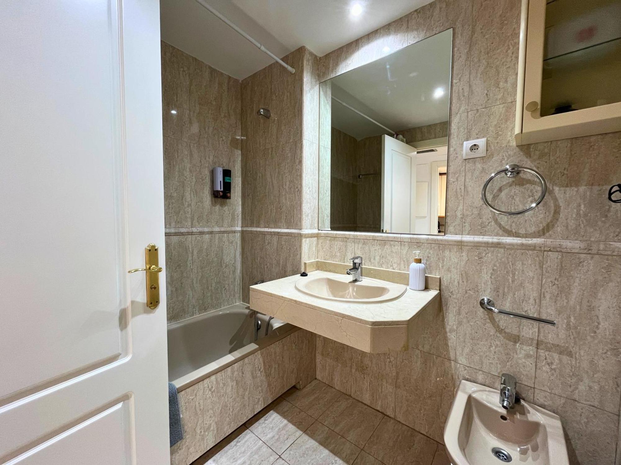 Jc Suites, Airport