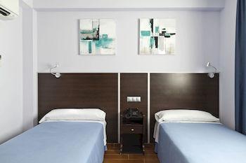 Avenida Barajas Gasthof 3*