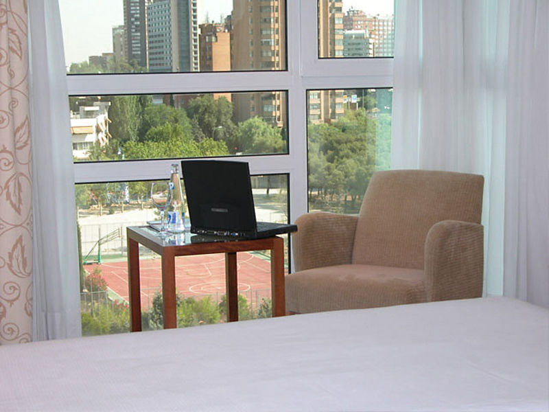 Hotel Ilunion Pio Xii 4*