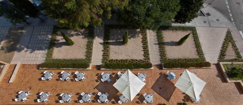 Aparthotel Compostela 3*