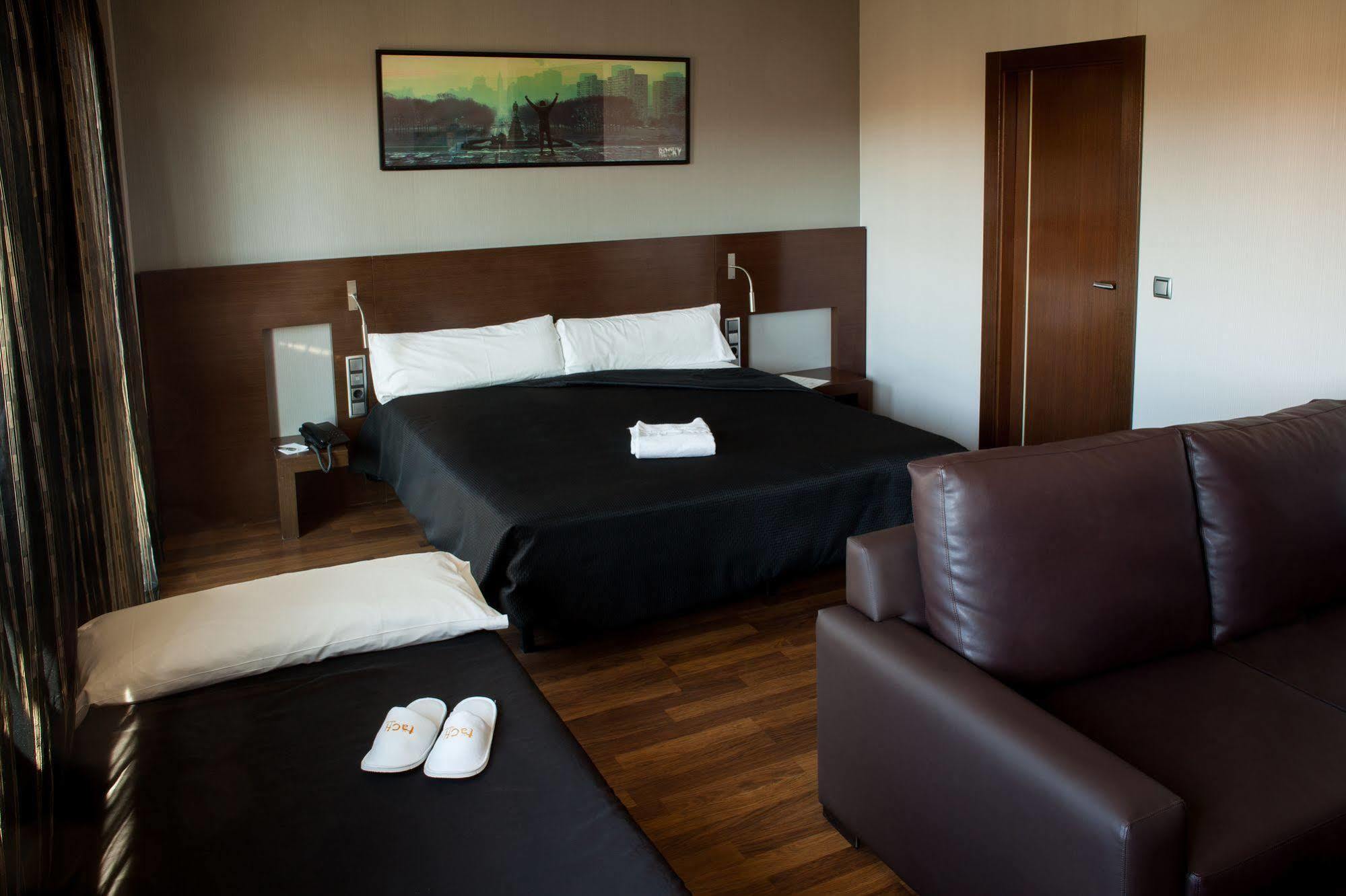 Hotel Tach Airport Madri