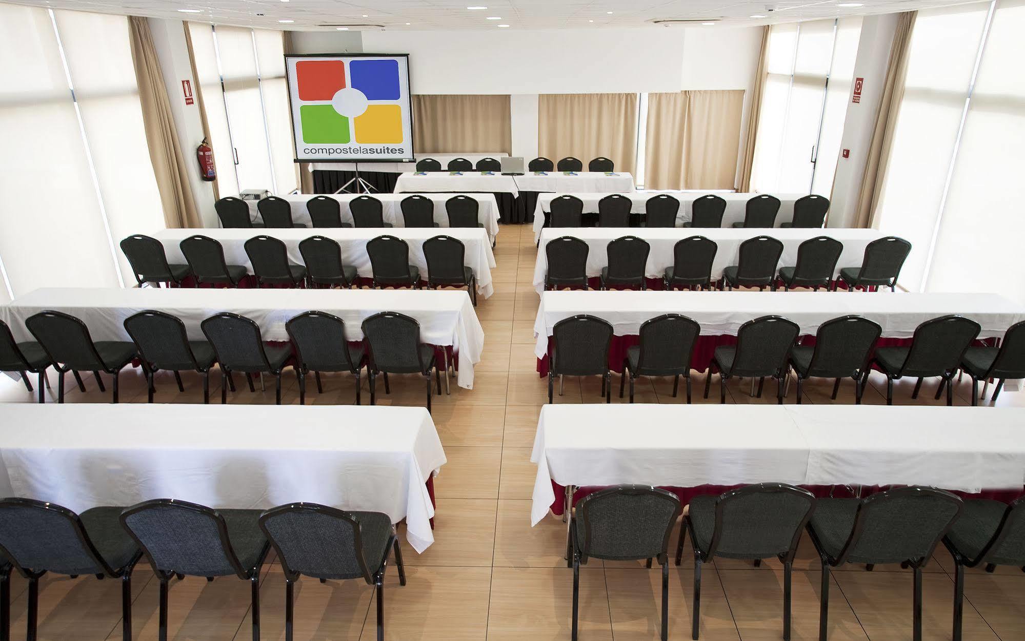 Aparthotel Compostela 3*