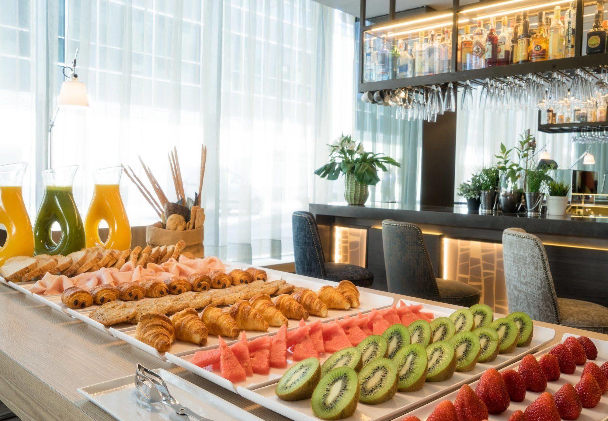 Hotel Ac Feria By Marriott 4*
