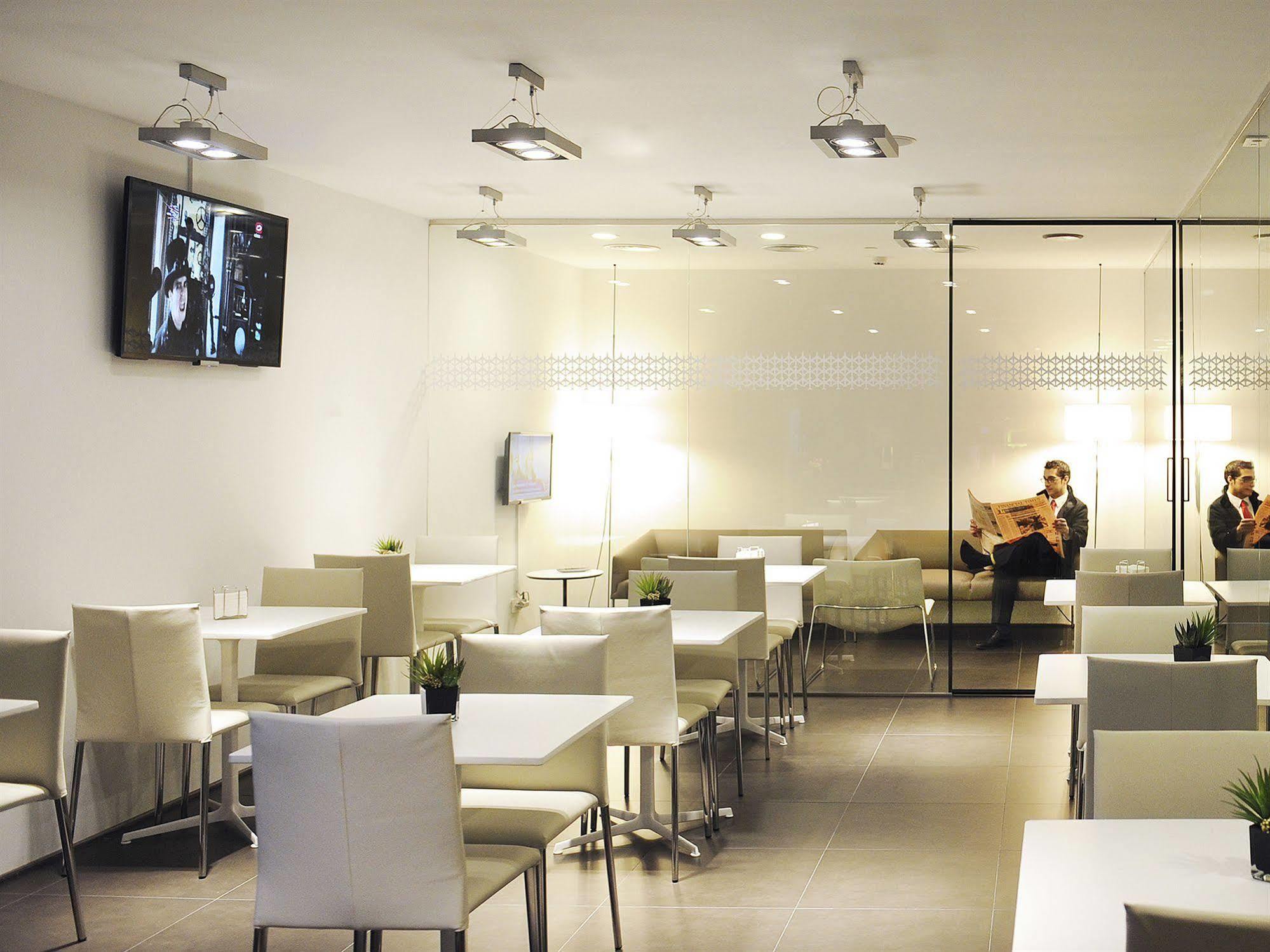 Hotel Hellosky Air Madri