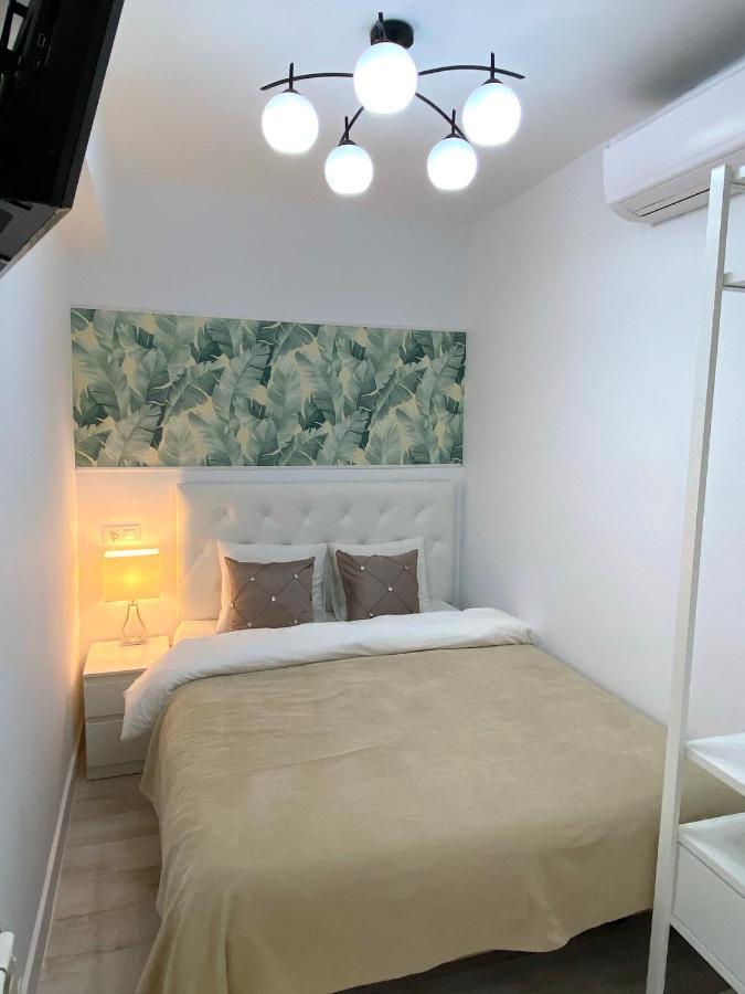 Plaza Apartment *