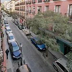 Esplendido Y Radiante Apto En Malasana By Batuecas
