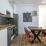 Homeabout Premium Malasana Apartment